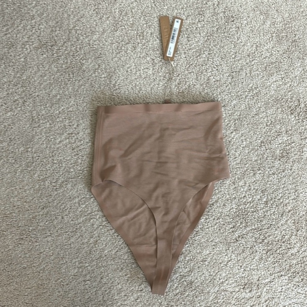 NWT SKIMS Panties S Shapewear High Rise